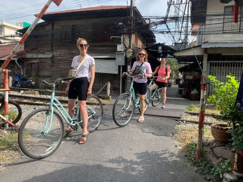 Bangkok: Temples, Canals & Local Life Bike Tour - Key Points