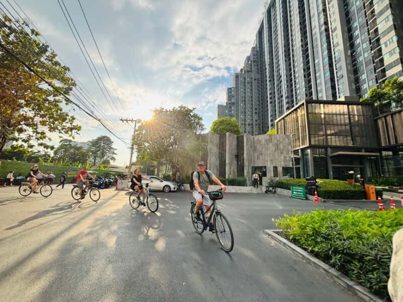 Bangkok: Temples, Canals & Local Life Bike Tour - Cultural and Religious Significance