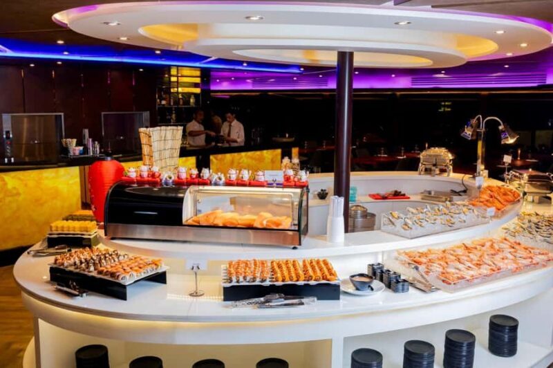 Bangkok: The Opulence Buffet Dinner Cruise with Live Band - An In-Depth Look at the Experience
