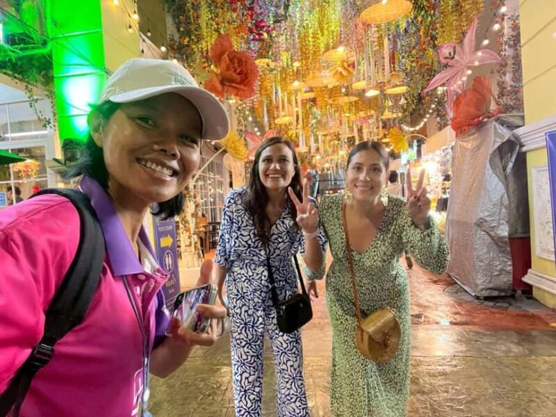 Bangkok: Tuk Tuk Adventure Chinatown Michelin Food & Temples - Group Size, Timing, and Practicalities