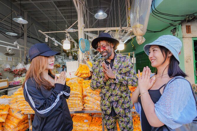 Bangkok Wat Pho and Flower Market Historical Walking Tour - Traditional Dress and a Cultural Photo Session