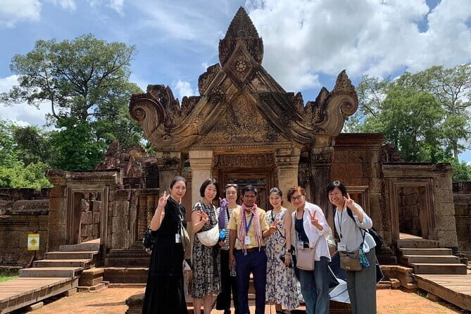 Banteay Srei Temple and Kompong Phluk Village Private Tour - Key Points