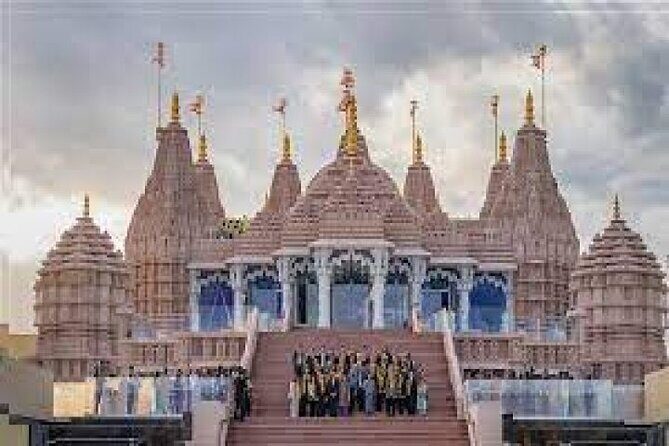 Baps Hindu Temple and Sheikh Zayed Grand Mosque Tour - FAQs