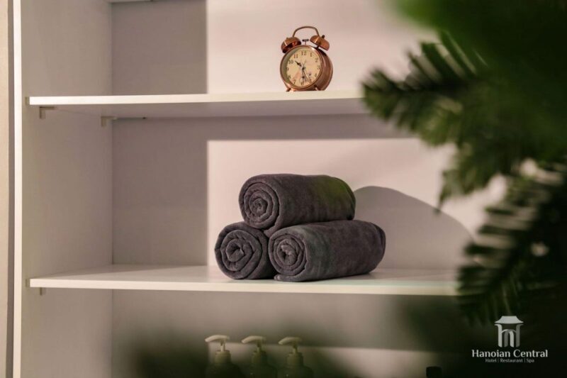 Basic facial care + Aroma Massage - Key Points
