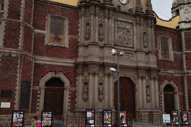 Basilica and Coyoacán Private Tour - Key Points
