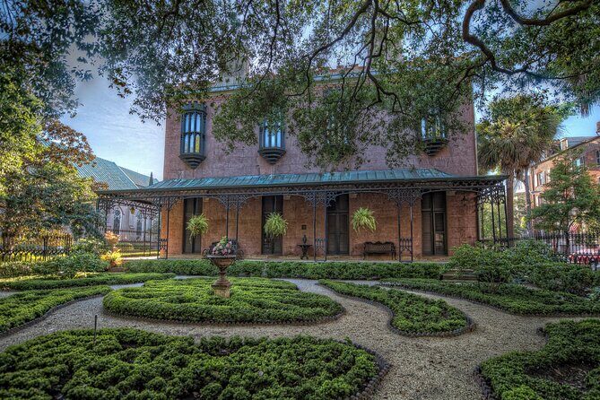 Battles & Brews Pub Crawl in Savannah - The Group Experience