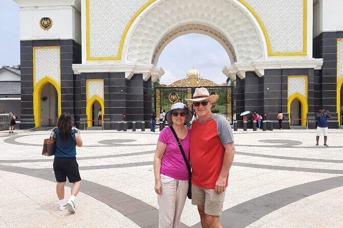 Batu Caves & Kuala Lumpur Full-Day City Tour - Batu Caves: The Natural and Religious Marvel