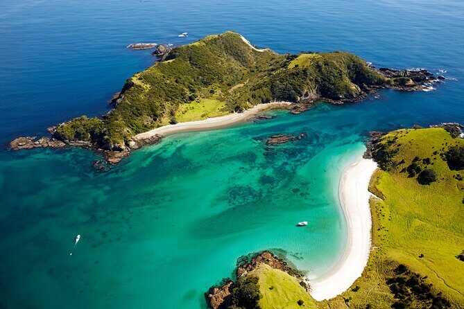 Bay of Islands and Hole in the Rock Scenic Helicopter Tour - An Introduction to the Experience