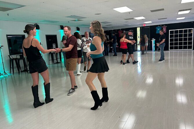 Beginner's Two Step and Country Swing Dancing Class - An In-Depth Look at the Experience