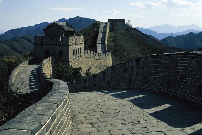 Beijing Bus Group Tour Of Badaling Great Wall Without Lunch - The Guides and the Group Experience