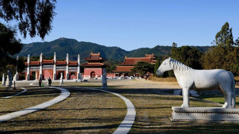 Beijing: Eastern Qing Tombs and Huangyaguan Great Wall Tour - Exploring the Eastern Qing Tombs