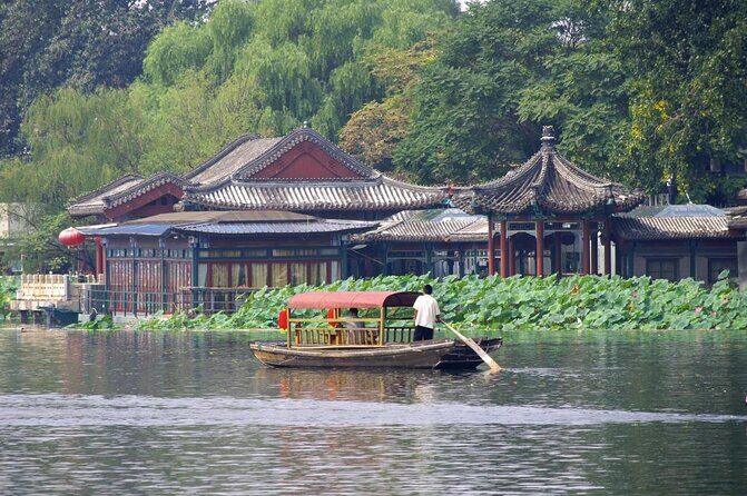 Beijing Hutong Private Walking Tour with Rickshaw in Shichahai Scenic Resort - A Closer Look at the Itinerary
