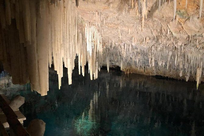 Bermuda Aquarium and Crystal Caves Admission - Key Points