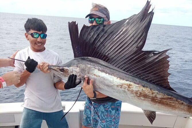 Bertram 35ft boat sport fishing cancun up to 6 passengers - The Sum Up