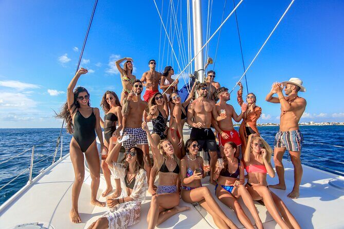Best Catamaran Isla Mujeres tour with Open bar, lunch, snorkel - Key Points