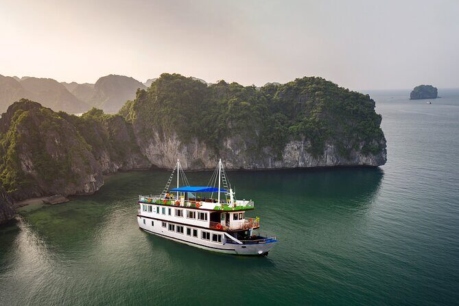 Best Lan Ha Bay -Cat Ba Cruise 2D1N:Fishing Village Kayak, Biking, Evening Party - Discovering the Beauty of Lan Ha Bay