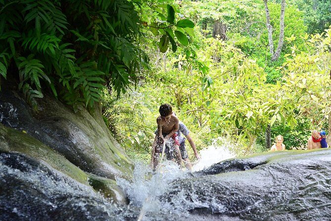 Best of Chiangmai day trip Temples and Sticky waterfall - Exploring Chiang Mai’s Temples and Waterfall: What to Expect