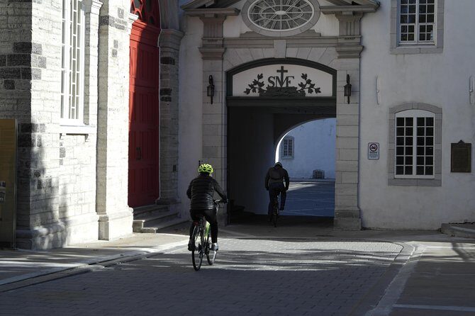 Beyond the Walls E-Bike Tour - Practicalities: Price, Duration, and Group Size
