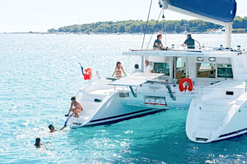 Big Island: Luxury Catamaran Trip along the Kona Coast - FAQ