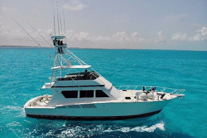 Biggest Luxury Yacht Boat Best in Cancun up to 28 pax - Key Points