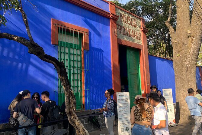 Bike Tour through Colonia Del Valle and Coyoacán / Mexico - Discovering Mexico City on Two Wheels