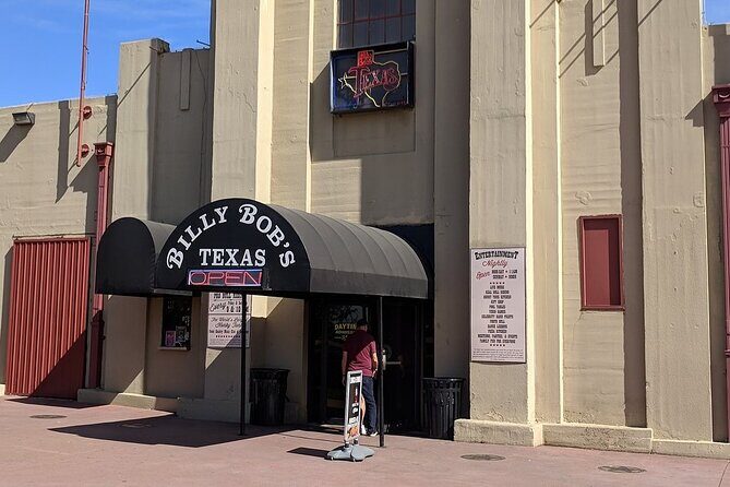 Billy Bob's Texas Honky Tonk Dinner and Photo Package - Who will love this experience?