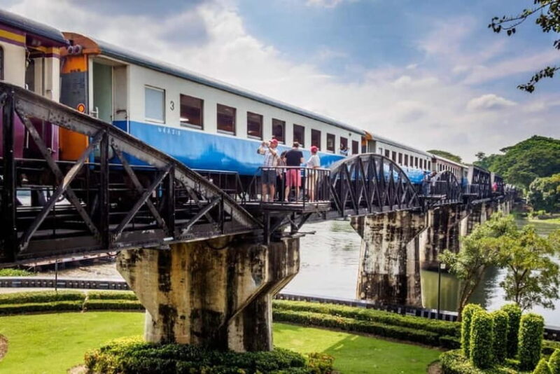 BKK: Damnoen Floating Market, Maeklong Rail & River Bridge - Key Points