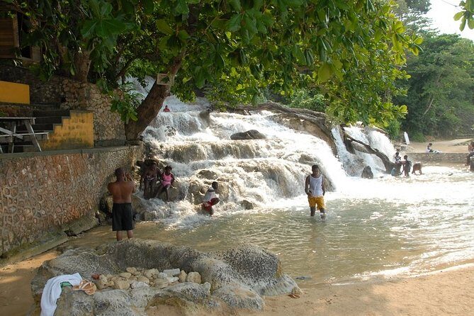 Blue Hole and Dunn's River Falls Tour from Montego Bay - FAQ