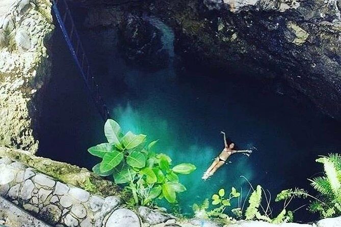 Blue Hole Mineral Spring and Rick's Cafe - Key Points