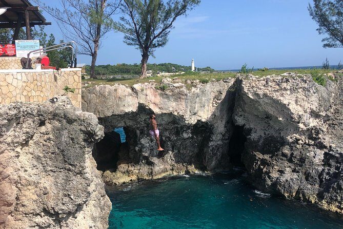 Blue Hole Mineral Springs, Rick's Café, and Shopping Combo Tour - Key Points