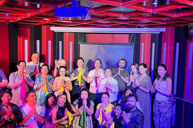 Bollywood Studio Tour with Guide and Transport - The Celebrity House Drive: Adding a Glamour Touch