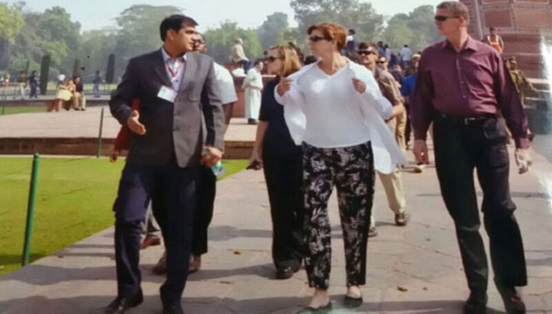 Book Govt. Approved Tour Guide For Taj Mahal & Fort - Who Will Benefit Most?