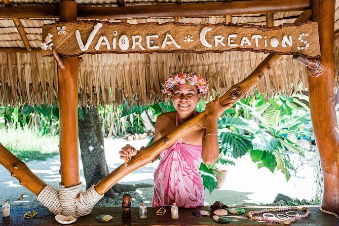 Bora Bora Snorkel Cruise by Polynesian Outrigger Canoe with BBQ Island Lunch - In The Sum Up
