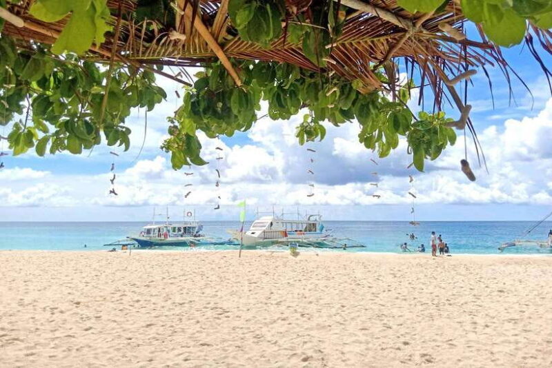Boracay: Island Hopping Boat Tour with Crystal Cove Entry - Exploring Boracay from the Water: What to Expect