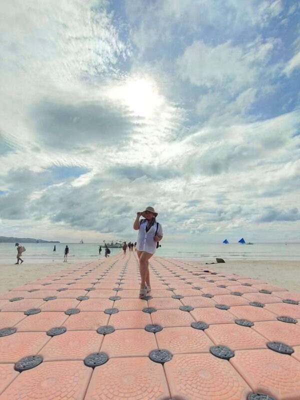Boracay: Island Hopping with Lunch - An In-Depth Look at the Experience