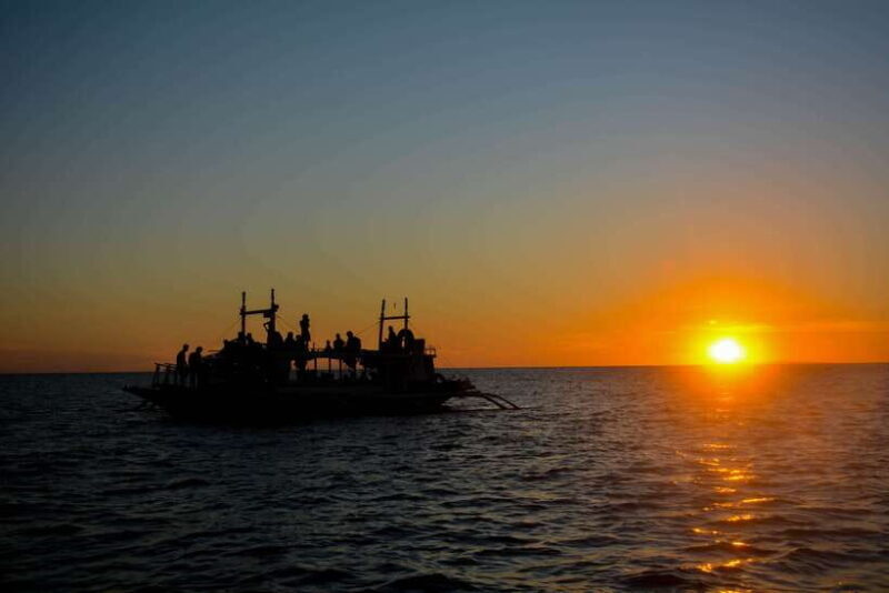 Boracay: Sunset Cruise with Water Activities - Key Points