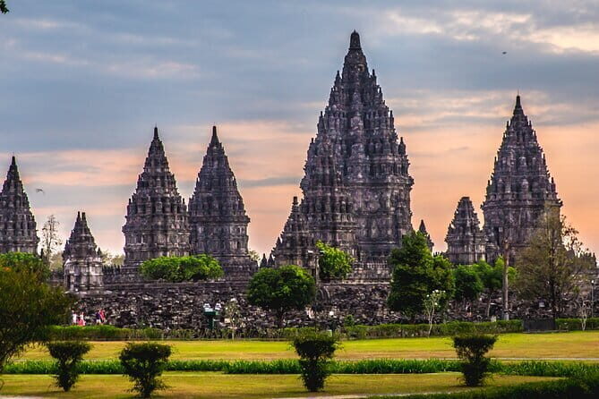 Borobudur (Climb Up), Sultan Palace - Tamansari, Prambanan Tour - Exploring Yogyakarta’s Treasures: A Detailed Review of the Borobudur, Sultan Palace, Tamansari, and Prambanan Tour