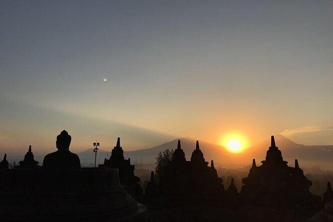 Borobudur Sunrise from Setumbu Hill and Great temples tour - Key Points