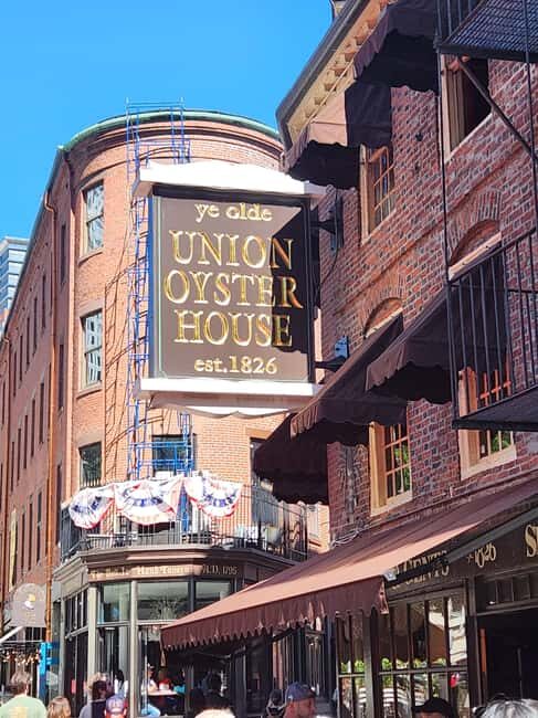 Boston: North End Walking Tour with Private Harbor Cruise - Discovering Boston’s Revolutionary Heart: A Deep Dive