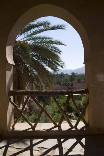 Boussemghoun Palace Guided Tour with Snacks - Key Points