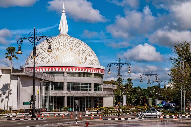 Brunei Half Day City Tour with Royal Regalia & Sultan Omar Ali Saifuddin Mosque - A Closer Look at the Tour Itinerary