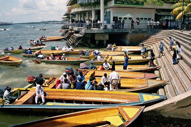 Brunei Half Day City Tour with Royal Regalia & Sultan Omar Ali Saifuddin Mosque - FAQ
