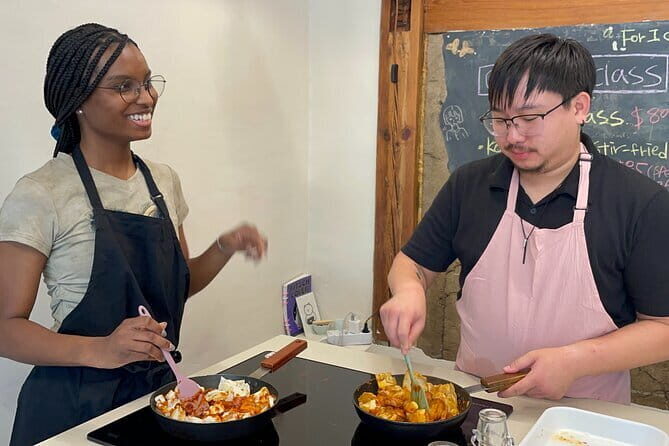 Bulgogi Kimbap & Korean Fried Chicken with Chef Hakyung In Hanok - Key Points