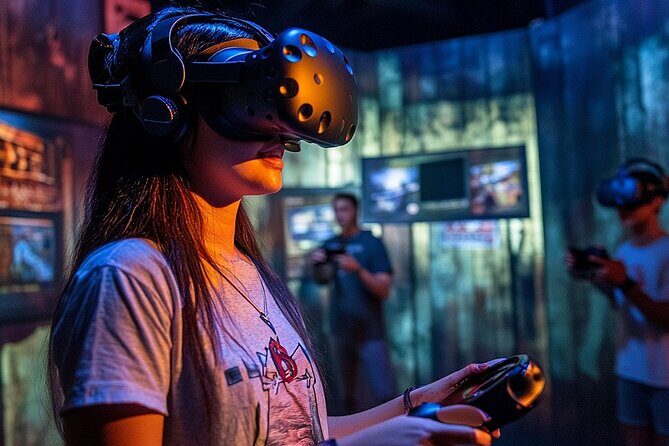 Bundle: 1 hour Axe Throwing+ 1 hour VR Escape Game - An Overview of What to Expect