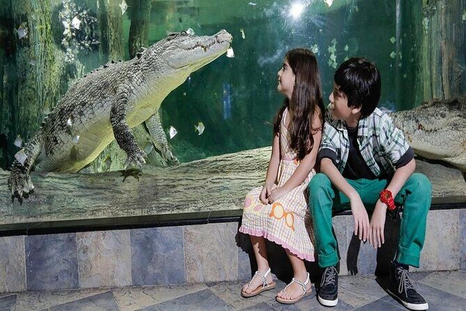 Burj Khalifa At The Top & Underwater Zoo Aquarium with Transfer - FAQ
