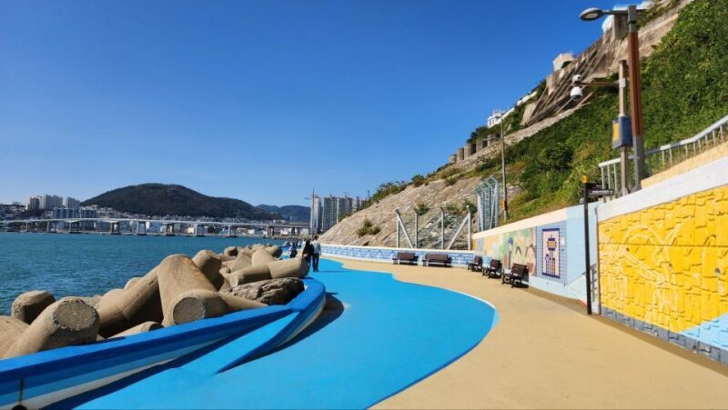 Busan: Bongnaesan Hiking Tour with Local Lunch - The Itinerary in Detail