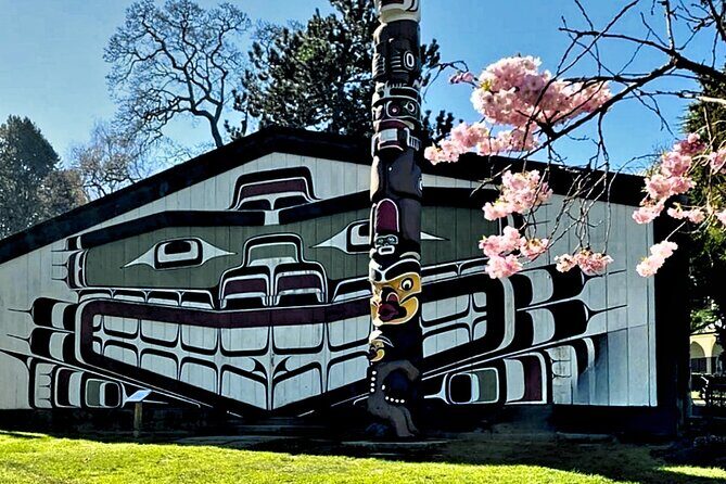 Butchart Gardens and Victoria City Private Tour 1-6 pax - Discovering Chinatown and Fan Tan Alley