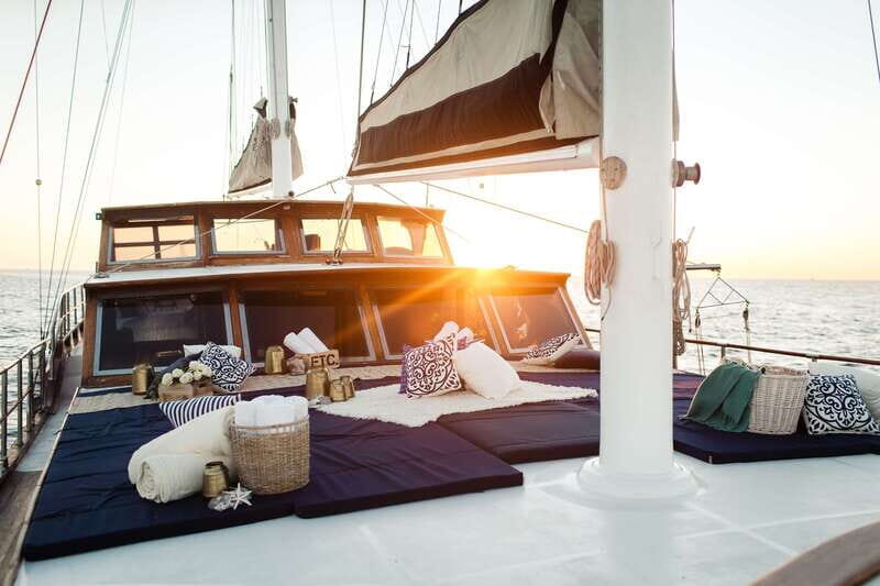 Cabo: Luxury Yacht Snorkel Cruise with Lunch and Open Bar - Key Points