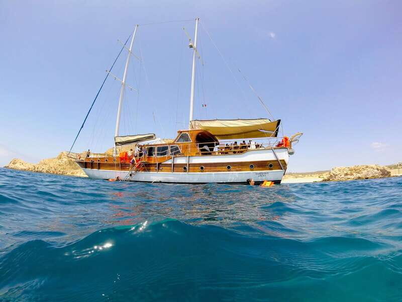 Cabo: Luxury Yacht Snorkel Cruise with Lunch and Open Bar - FAQ
