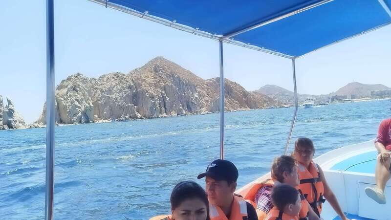 Cabo San Lucas: boat tour around the peninsula and stay at the beach - The Itinerary in Detail